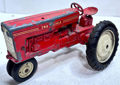 Vintage 1960s Tru Scale Farmall 560 Tractor Red Die Cast Metal Farm Toy USA 1:16