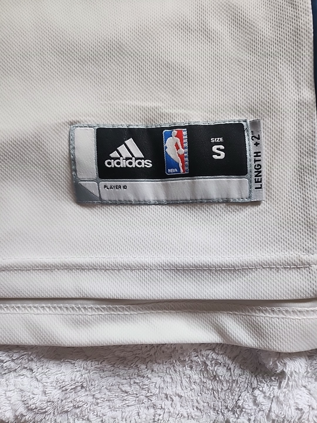 Adidas Vintage Wolves White Basketball Vest - Size Small image 4