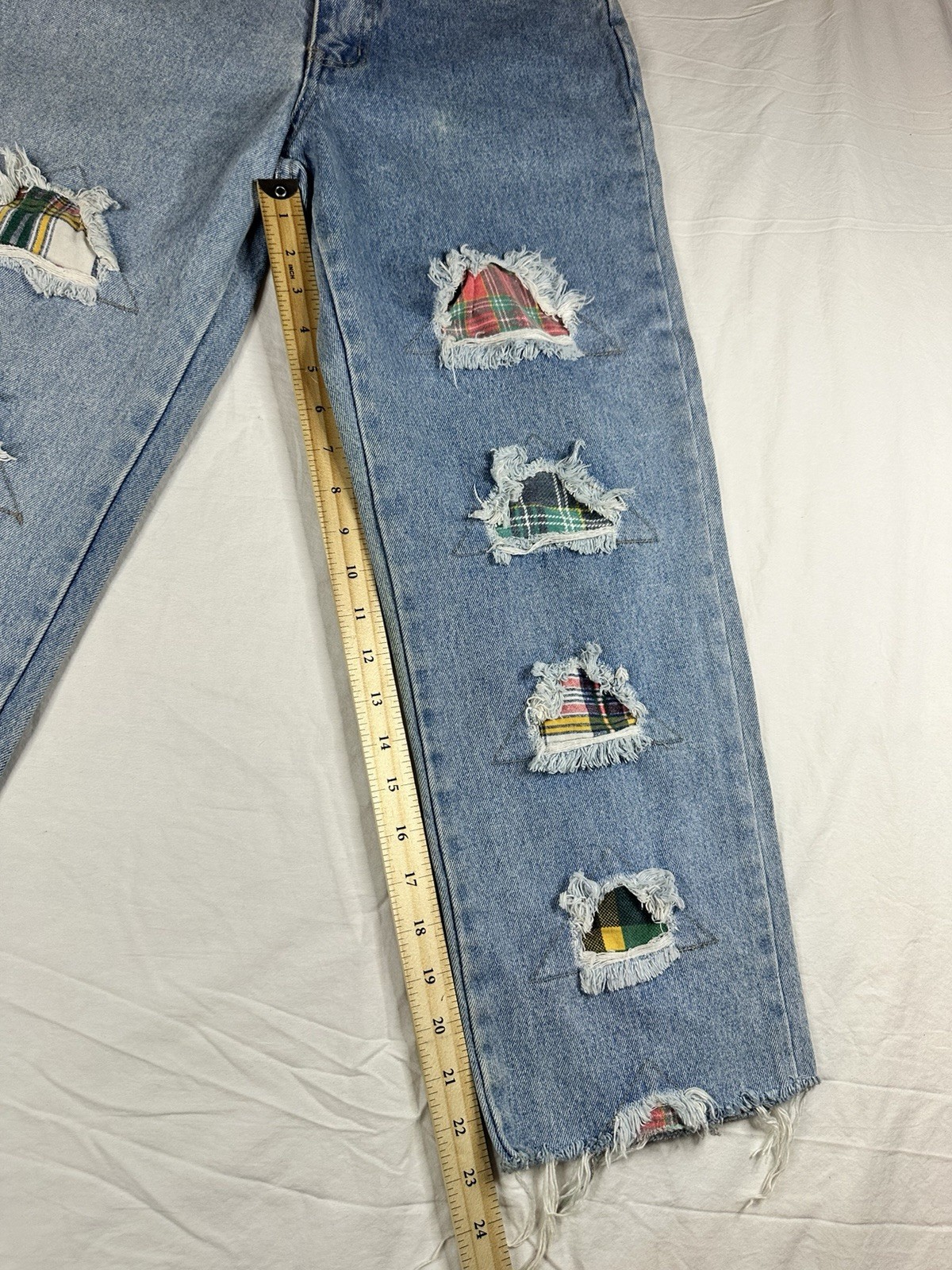 VNT 90s One World Plaid Patchwork Distressed Jean… - image 4