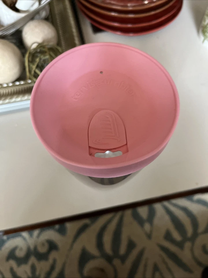 Vaso Tervis transparente aislado con tapa rosa bordado rosa y blanco concha marina Foto 2 de 2