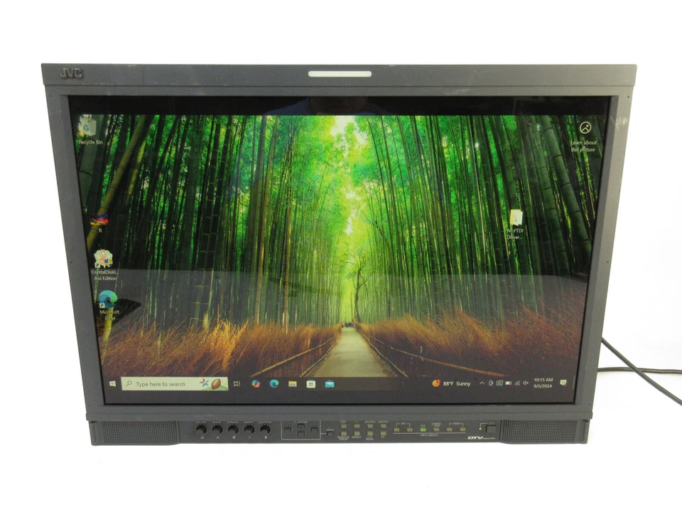 JVC DT-V24L1D 24" Multi-Format Professional HD LCD Studio Monitor with SDI - Image 2 of 4