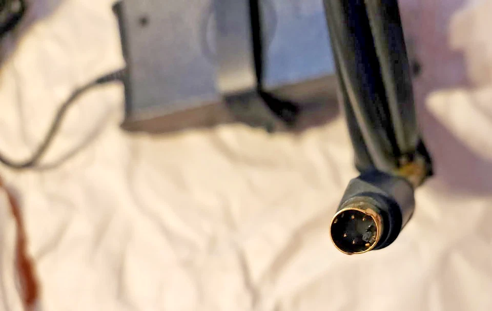 Gold Plated S-Video 4 Pin Male to Male Cord DVD HDTV 6 ft Black 750OHM cable - Image 3 of 3