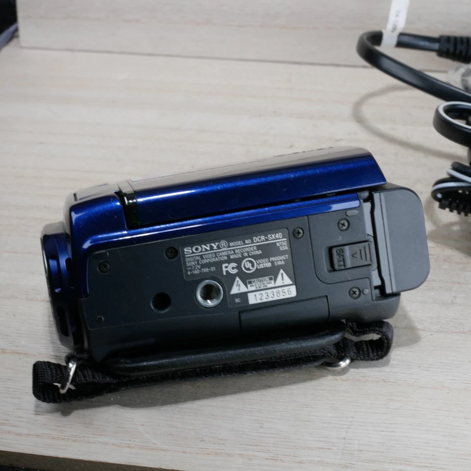 Sony Handycam DCR-SX40 Blue 3" LCD *GOOD/TESTED* W Charger - Image 4 of 4