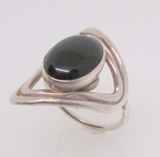 925 STERLING SILVER OVAL BLACK ONYX HAMMERED LOOK RING SIZE 8 - 5.5 G