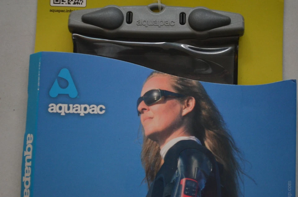 Estuche de brazalete impermeable Aquapac (sumergible 30 pies) Foto 3 de 4