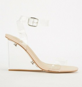 toe loop sandals heels