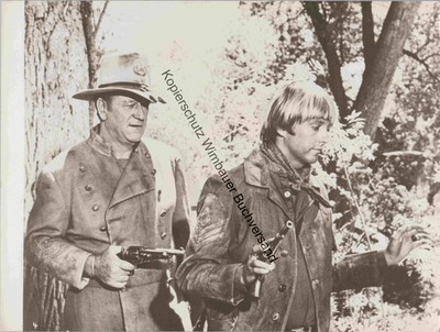 Original Pressefoto John Wayne mit Chris Mitchum in RIO LOBO Wayne, John :