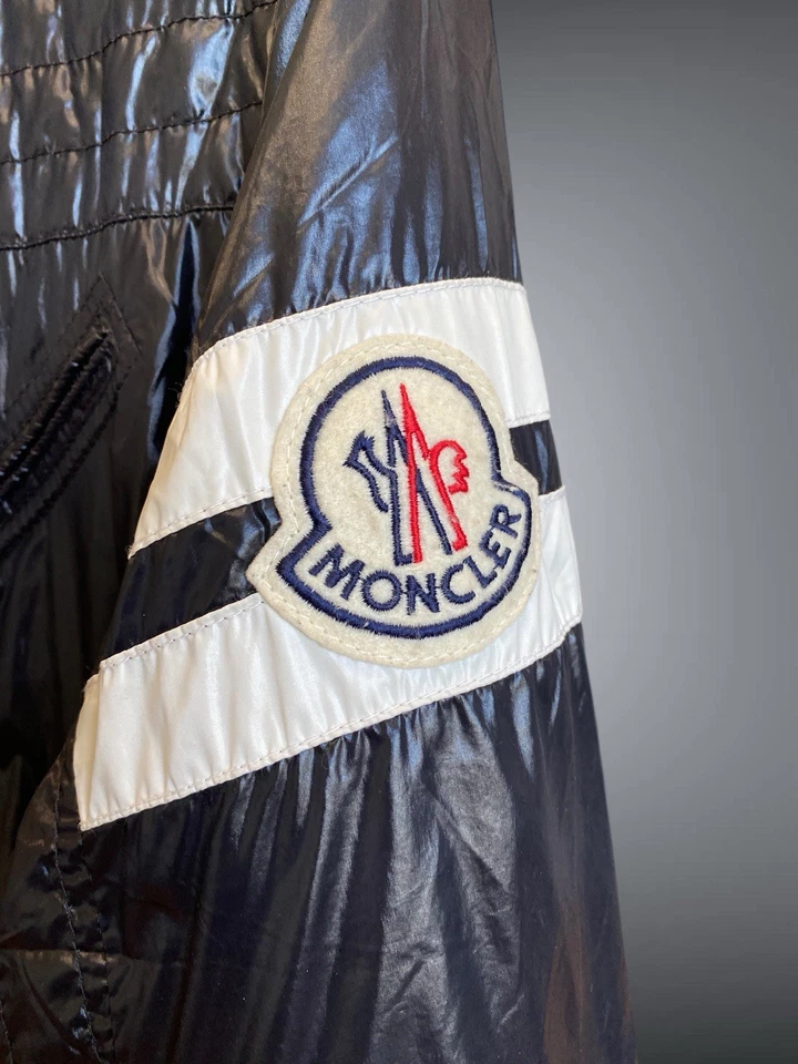 Chaqueta de motocicleta Moncler de colección negra con logotipo grande para hombre talla 4 (L-XL) Foto 4 de 4