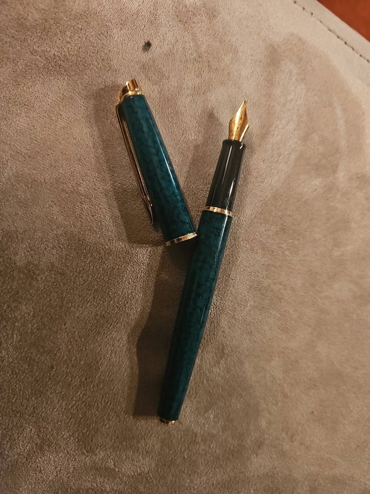 Pluma Estilográfica Waterman Hemisphere Mármol Verde y Oro - Plumín Fino - Francia Foto 2 de 2