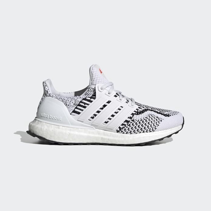SAOLA Taglia 4 Scarpe da corsa Adidas Unisex BIG KIDS Ultraboost 5.0 DNA Bianco Nero.