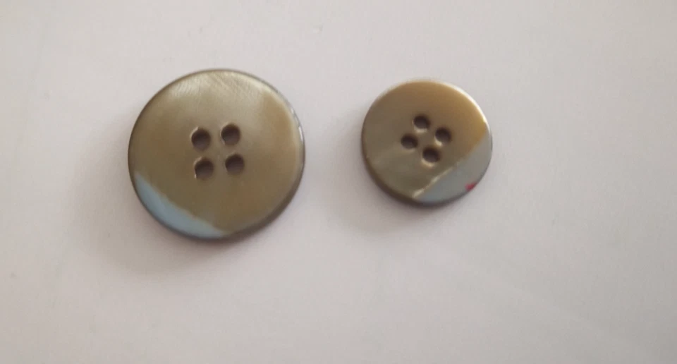 Mother of pearl green 2 replacement suit blazer buttons 20mm and 15mm - Image 2 of 3