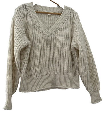 H&M. WUNDERSCHÖNER ELFENBEINFARBENER GROBSTRICKPULLOVER MIT V-AUSSCHNITT/ÜBERGRÖSSE.  GRÖSSE SMALL