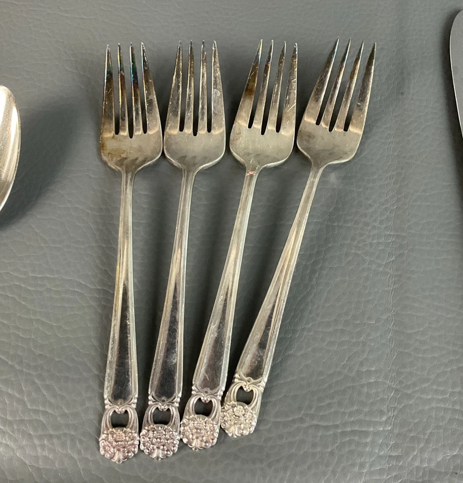 Столовые приборы Eternally Yours 1847 Rogers Bros лот из 25 серебряных тарелок - Изображение 3 из 4