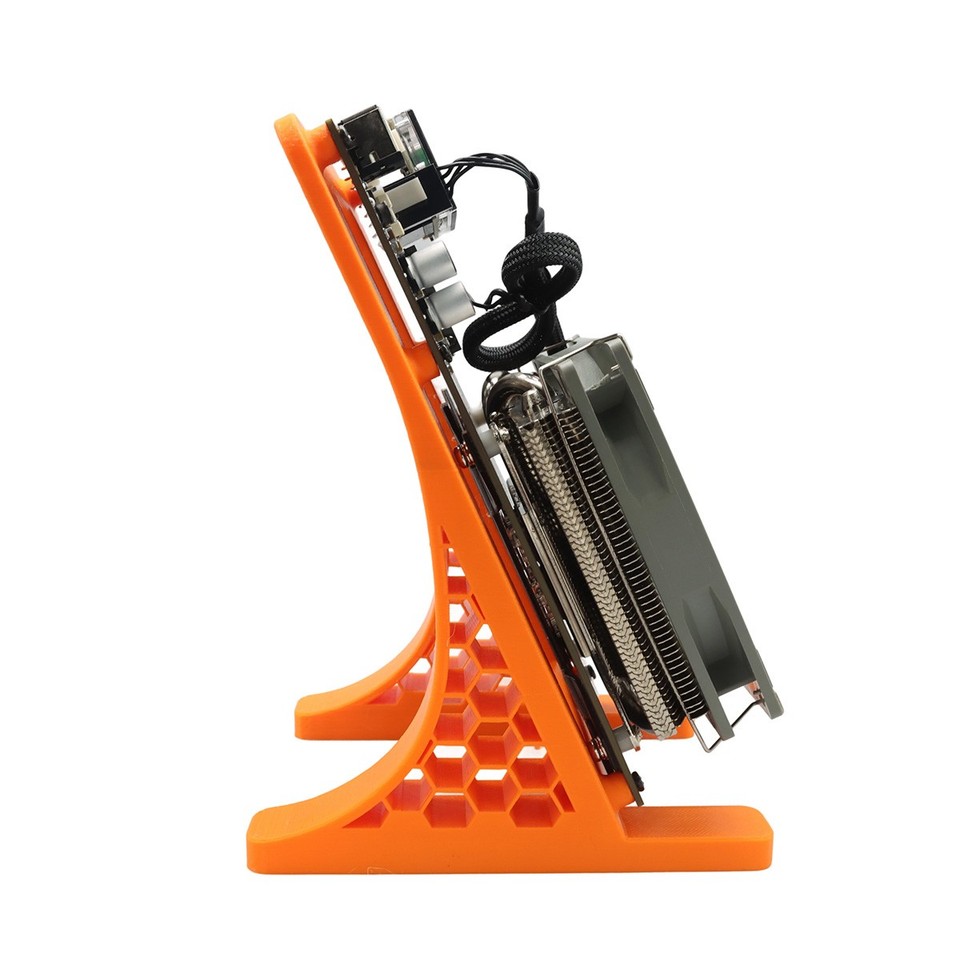 NerdQaxe++ Hydro Bitcoin Miner 4.8TH/s - 60W Mit 4x BM1370 Chips