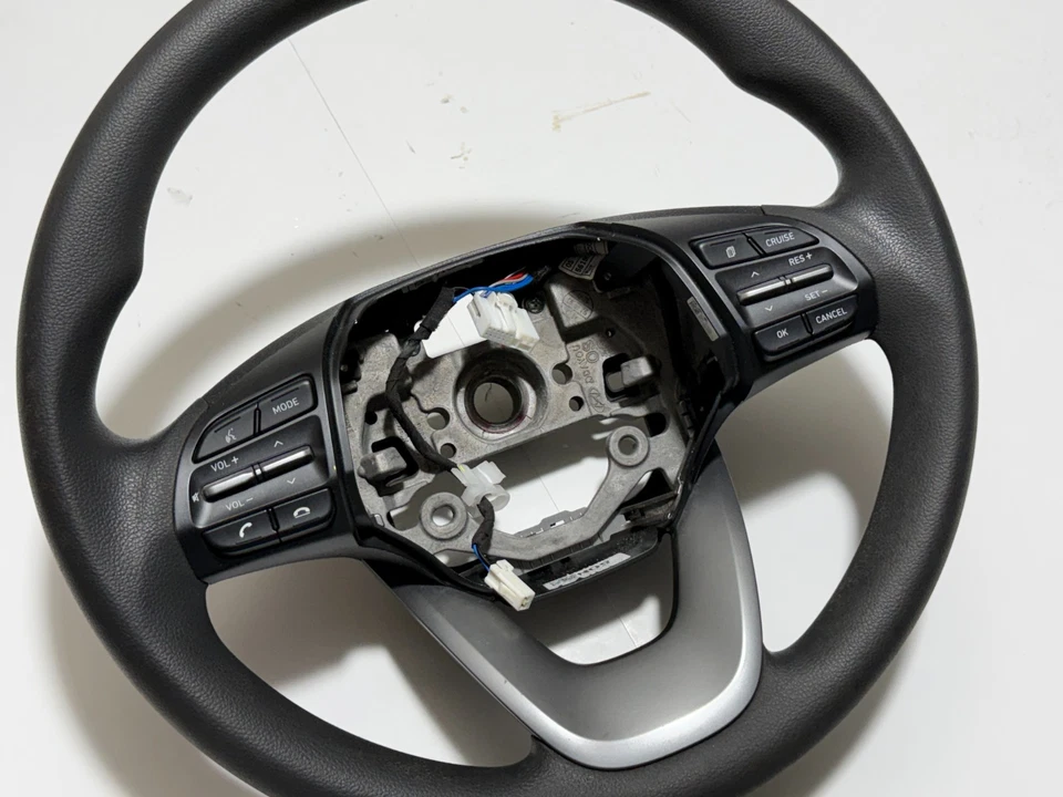 2018-2021 HYUNDAI KONA DRIVER STEERING WHEEL W/CRUISE CONTROL SWITCH OEM. - Image 2 of 4