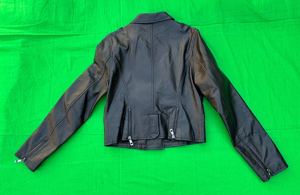 Chaqueta de cuero negra para mujer Fade To Blue talla M. Foto 2 de 4
