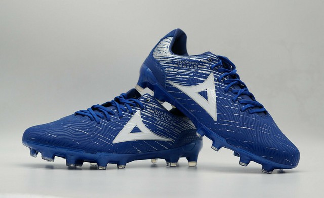 supreme soccer cleats