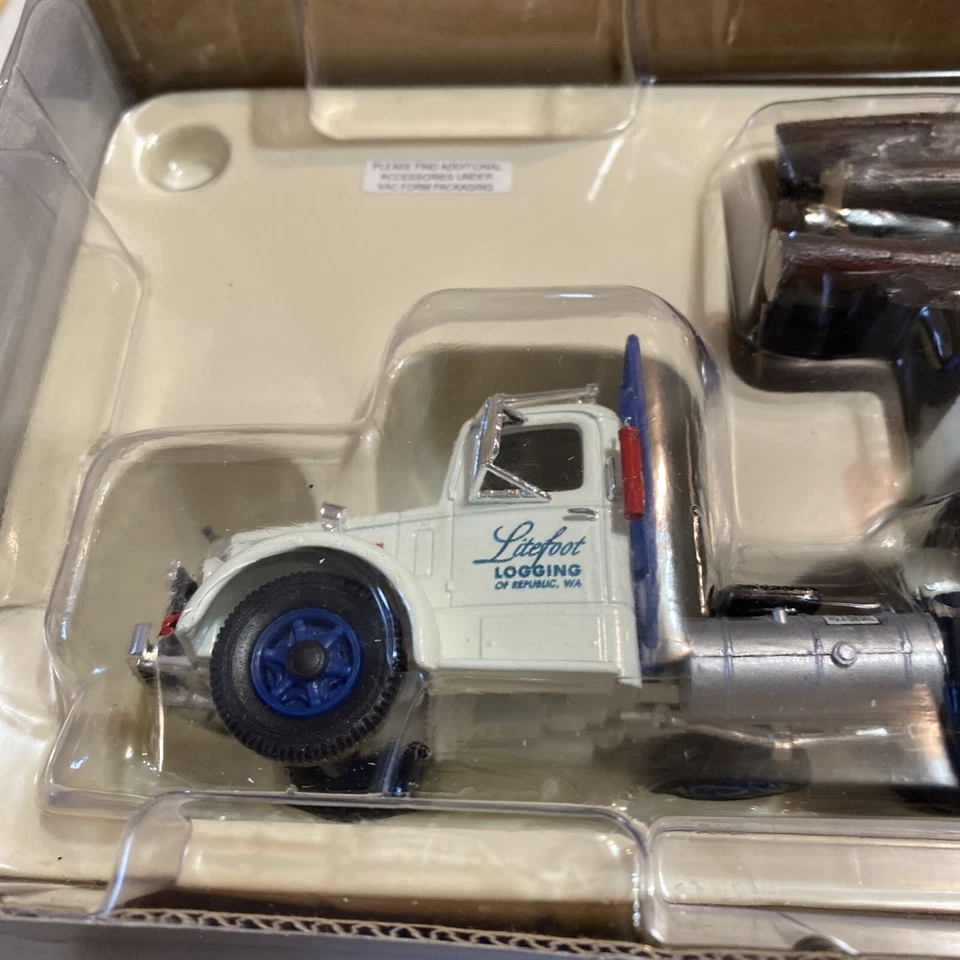 Corgi heavy Mac LJ logger Lightfoot logging Republic brand new complete - Image 2 of 4