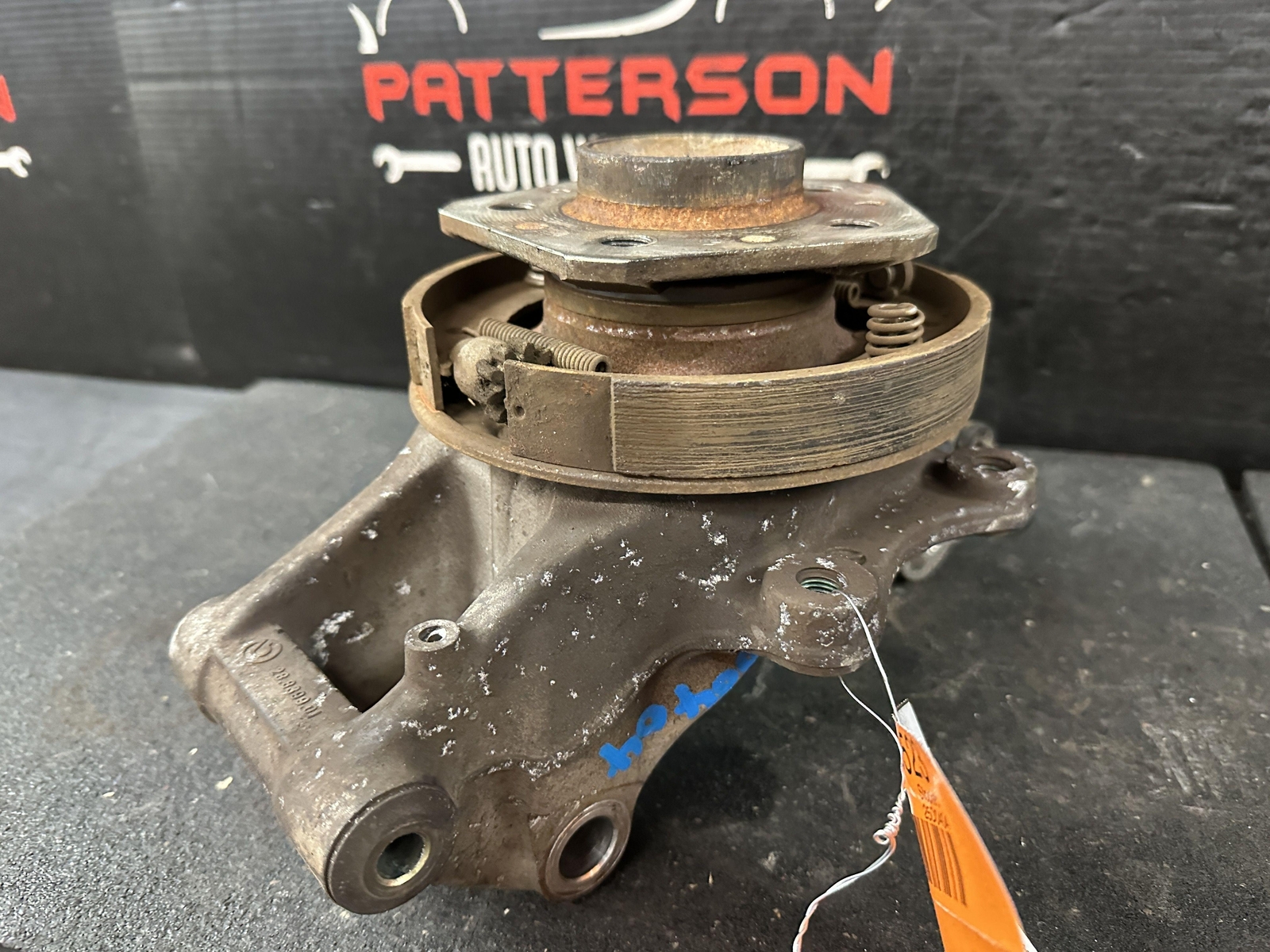 02-06 MASERATI SPYDER REAR DRIVER LEFT LH STUB AXLE KNUCKLE