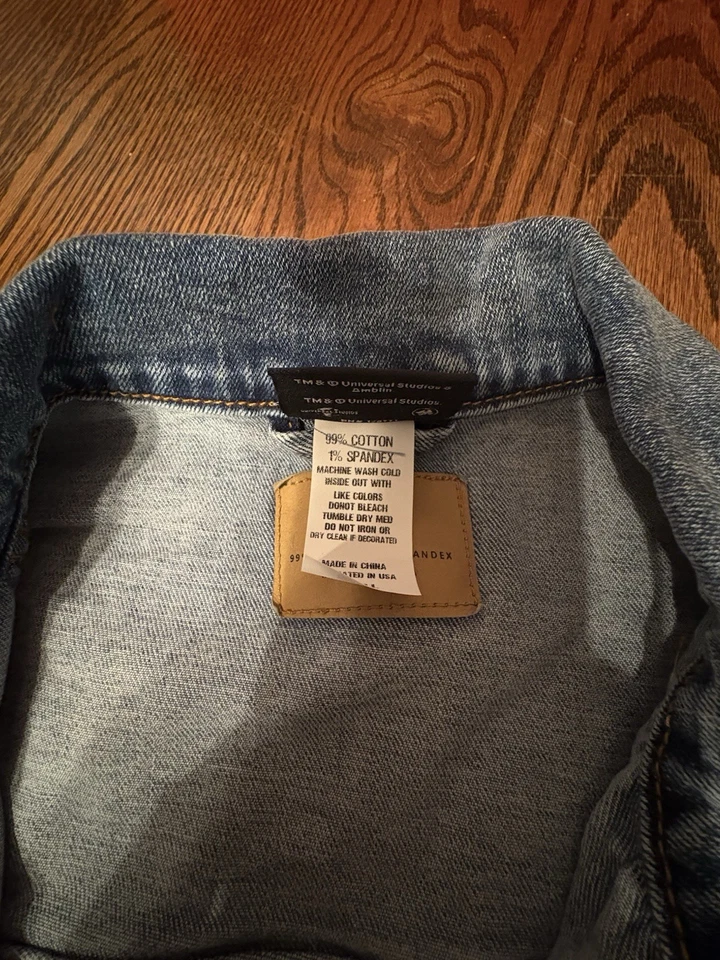 НОВАЯ джинсовая куртка Universal Studios Jurassic Park к 30-летию для взрослых S - Изображение 4 из 4