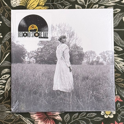 TAYLOR SWIFT the lakes 7