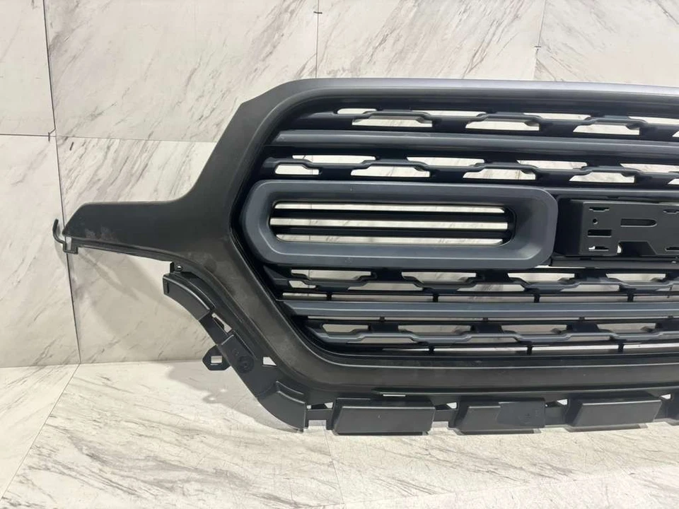 2019-2024 DODGE RAM 1500 GRILLE ASSEMBLY OEM FRONT CENTER GRILL 6JU73TRMAH - Image 2 of 4