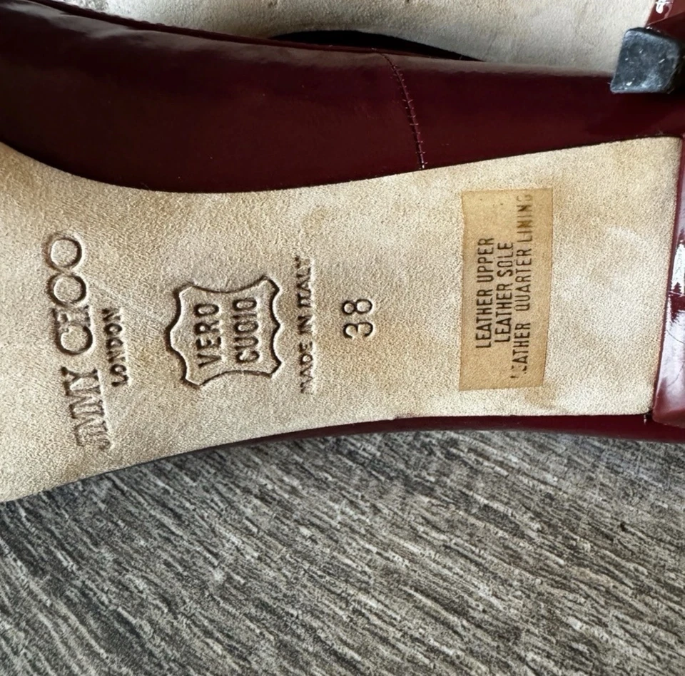 Jimmy Choo Deep Red Anouk bomba biqueira redonda tamanho 8 EUA/38 IT - Imagem 4 de 4