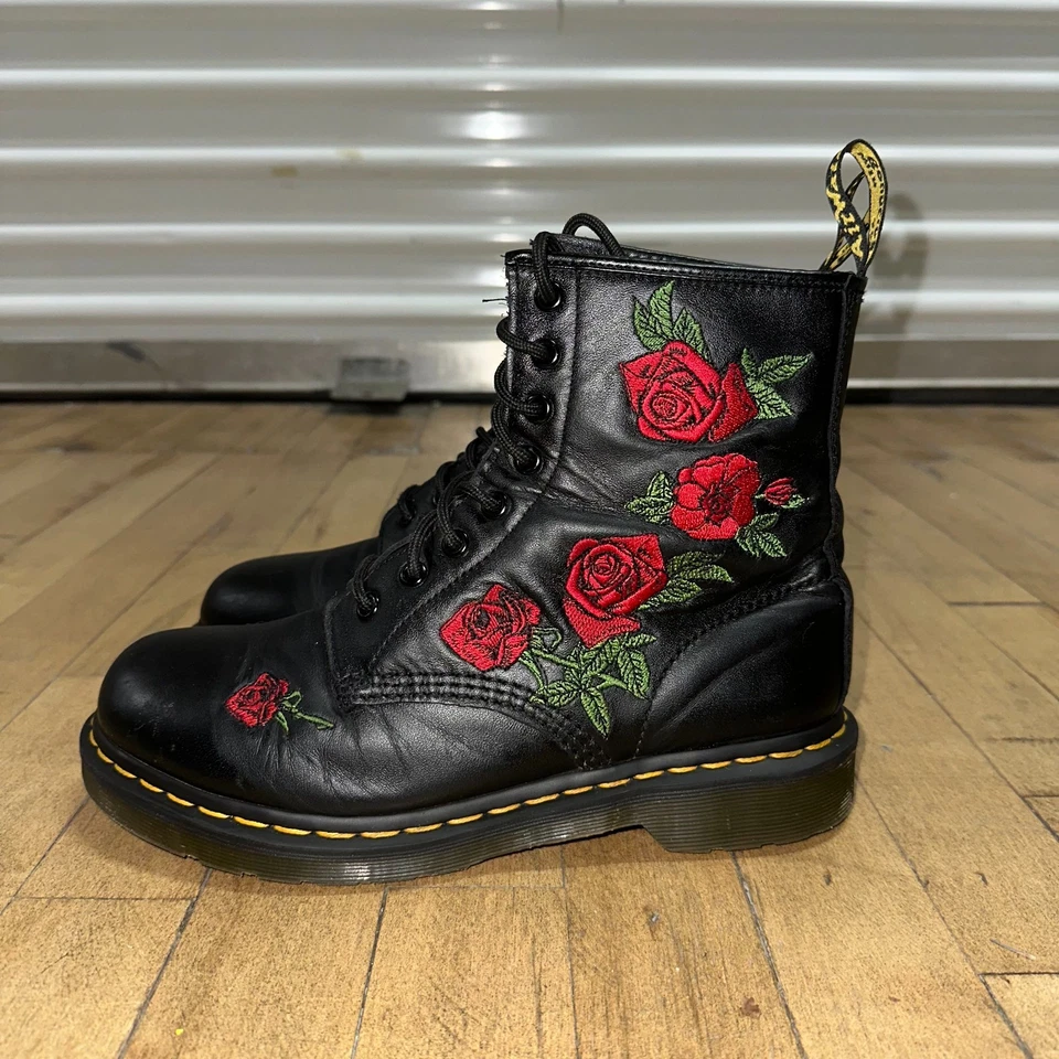 Botas Mono Dr Martens 1460 Vonda Para Mujer Talla 8 Cuero Negro Floral Bordado Foto 4 de 4