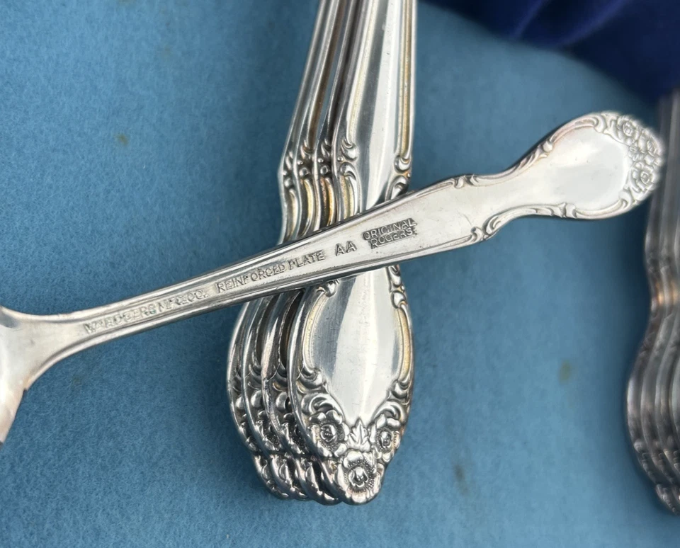 Juego de cubiertos WM Rogers 61 piezas enchapado en plata Woodland Rose cocina MCM vintage Foto 2 de 4