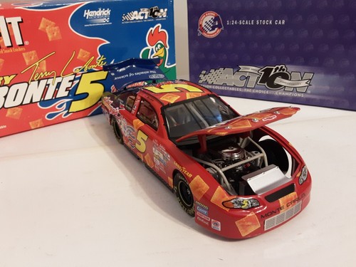2002 Action #5 Terry Labonte  Kellogg's/Cheez-it Monte Carlo 1:24Scale Die-Cast - Picture 7 of 12
