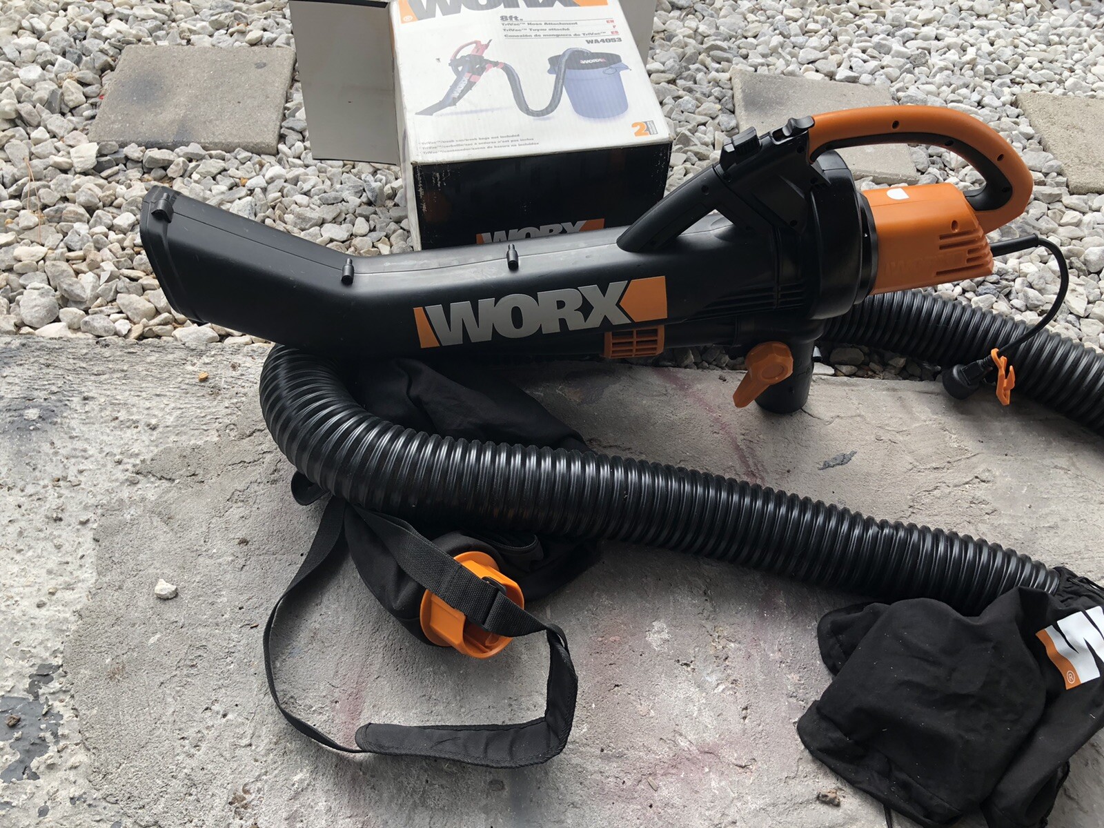 Worx WG500 AllInOne Blower /Vac/ Mulcher and WA 4053 8' Trivac