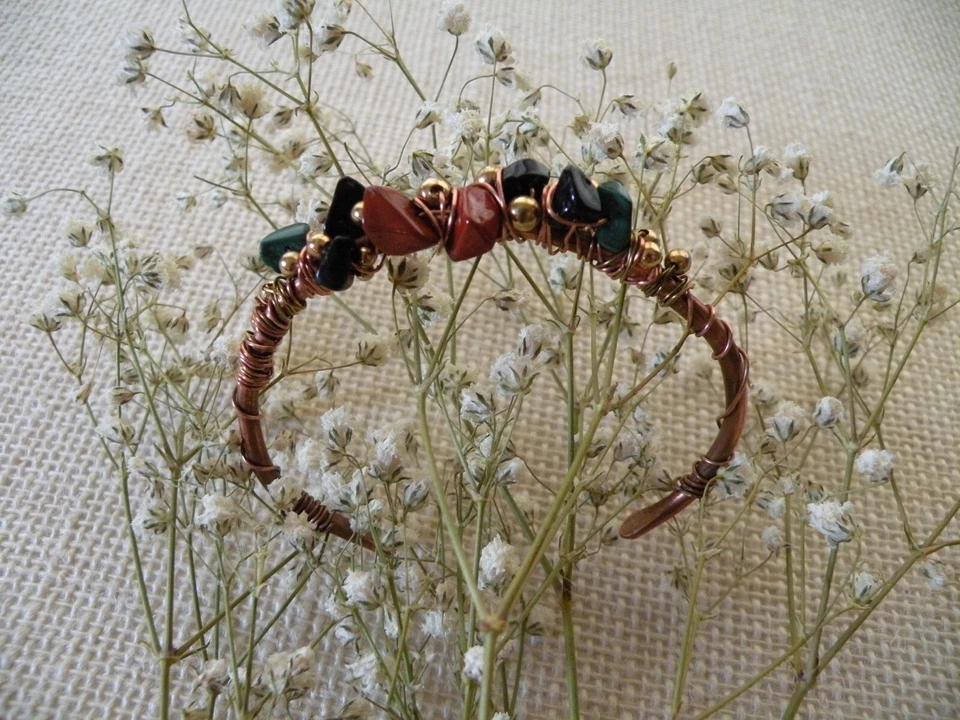 Brazalete de cobre brazalete jaspe rojo obsidiana malaquita cuentas de latón arte artesanal de alambre Foto 4 de 4
