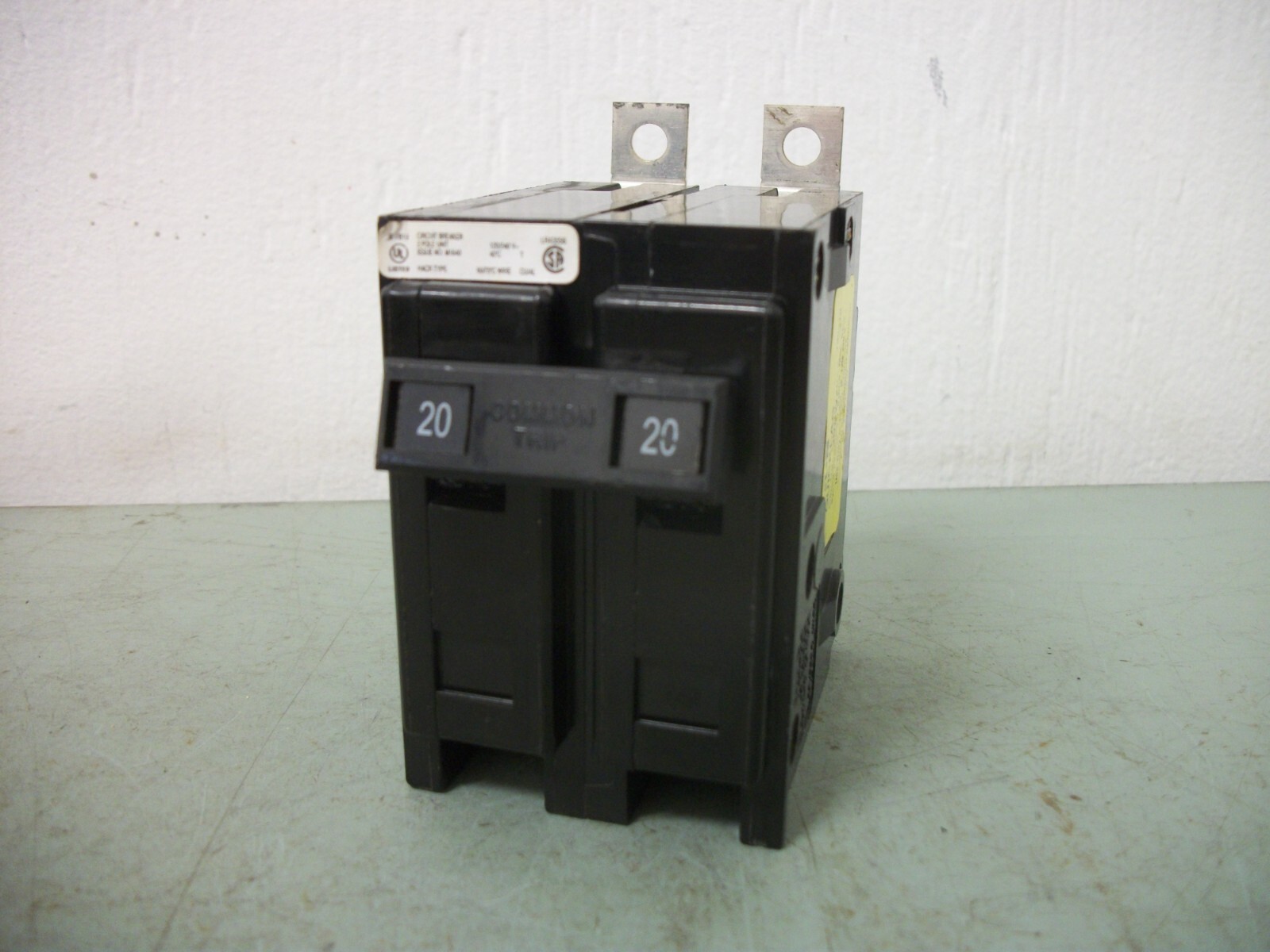 Qbhw2020 CUTLER-HAMMER QBHW CIRCUIT BREAKER QBHW2020 20AMP 240VOLT 2POLE | eBay
