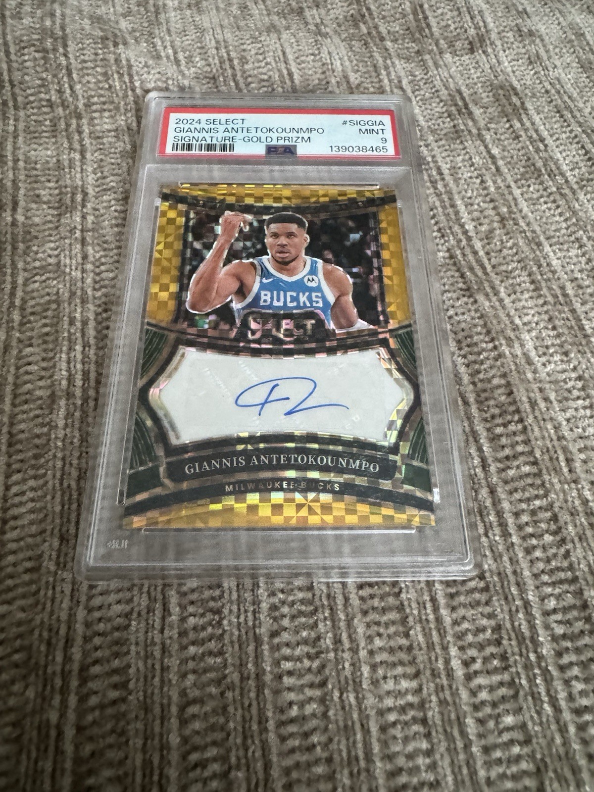 2024-25 Panini Select Giannis Antetokounmpo Signatures Auto Gold Prizm /10 PSA 9
