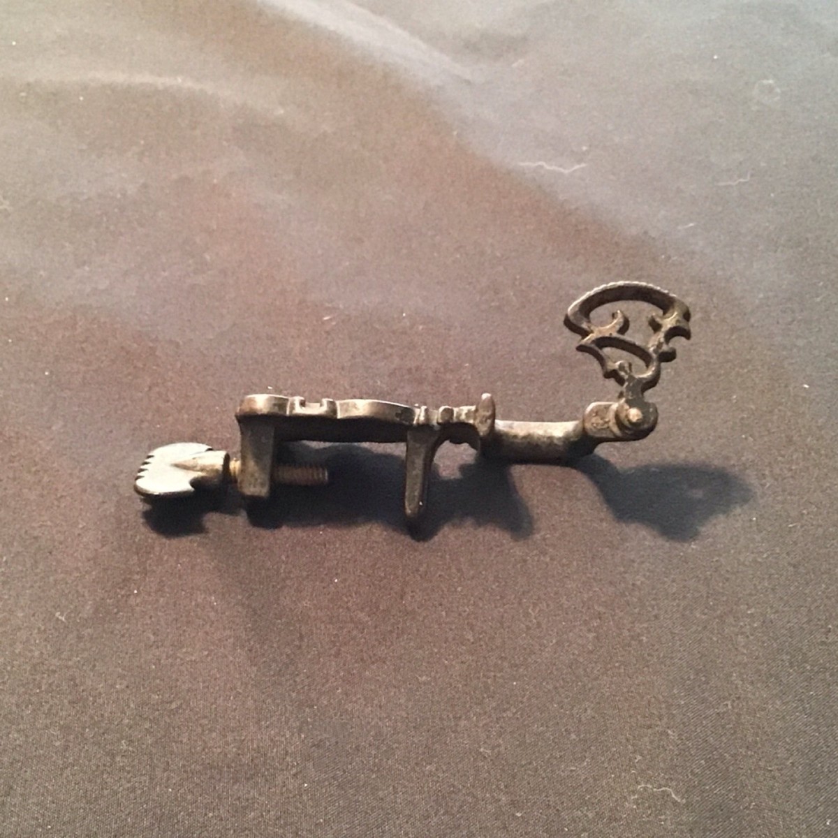 アンティーク挟み Antique Victorian Cast Iron Sewing Clamp | eBay