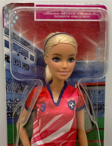 Barbie Puoi Essere Qualsiasi Tutto Calciatore Football Doll Nuova con Scatola - Mai Aperta - Foto 3 di 4