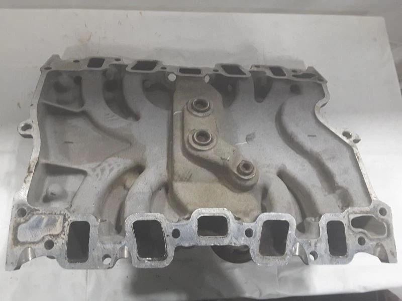 Colector de admisión Cadillac Deville 1985-1987 4,1 L 1631268 Foto 3 de 4