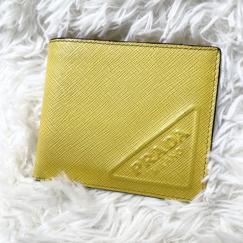 Portefeuille Prada en cuir saffiano, triangulaire, jaune Authentique