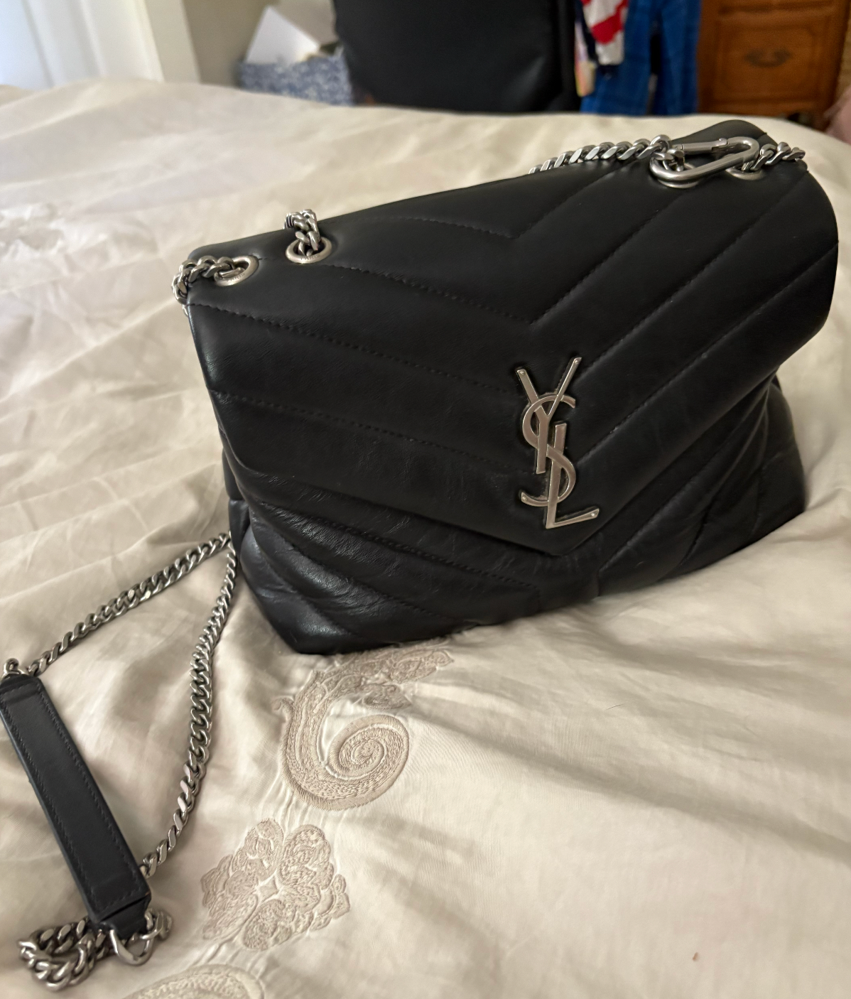 Borsa a tracolla Saint Laurent Loulou argento ferramenta media pelle nera