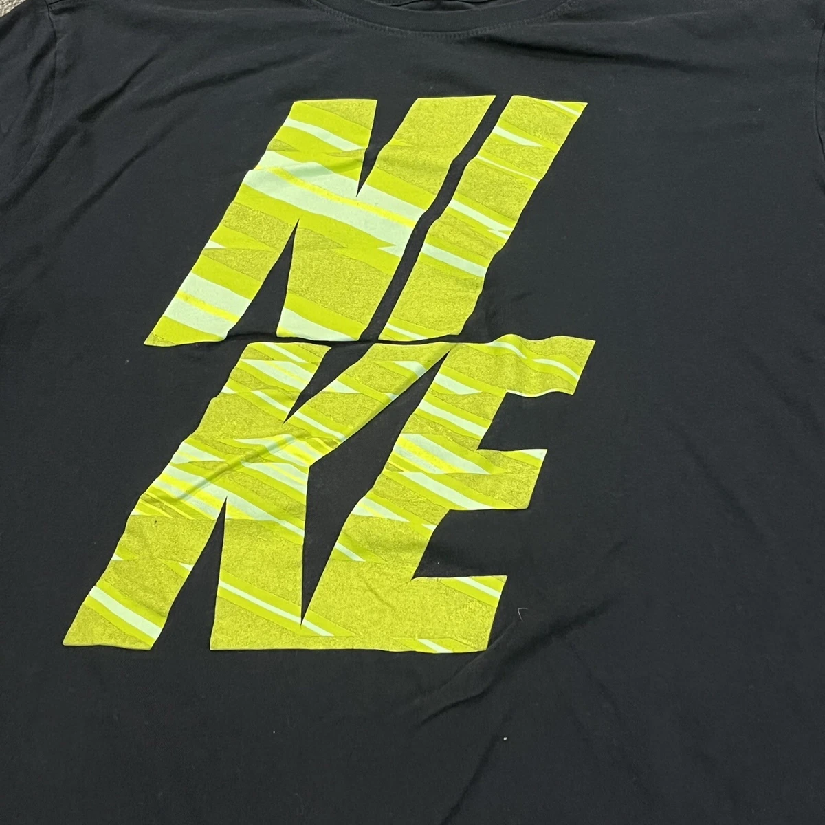 Neon yellow nike 2025 t shirt