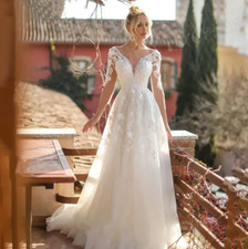 Elegant Gorgeous A-Line Wedding Dresses V-Neck Backless Bride Gowns Appliques