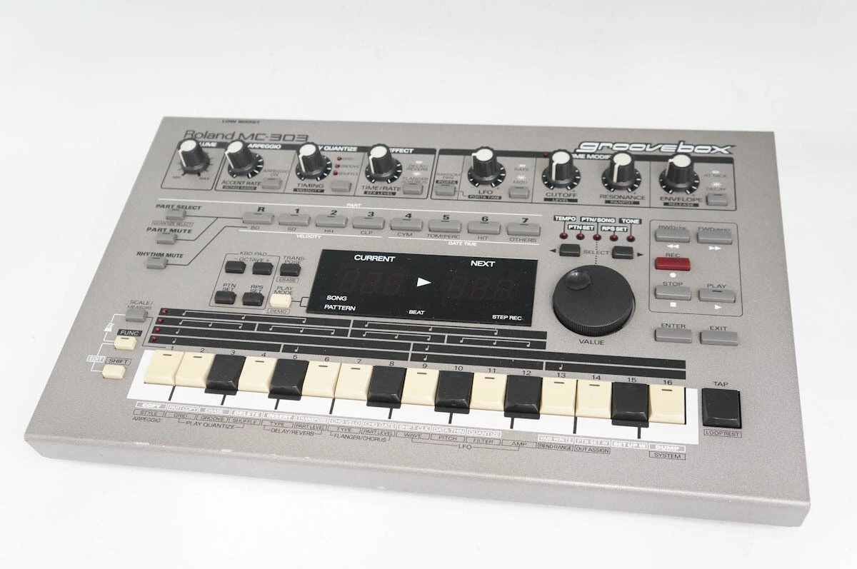 MC-303 Roland Groove box Sequencer Drum Machine Sound monster