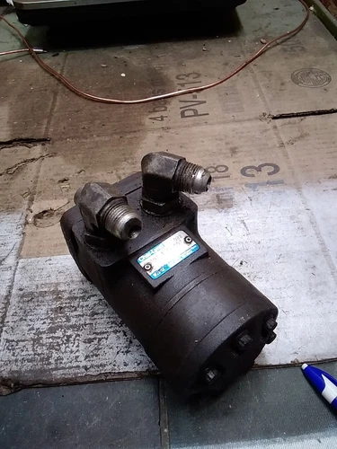 Char-Lynn 101 1013 007 Hydraulic Motor 