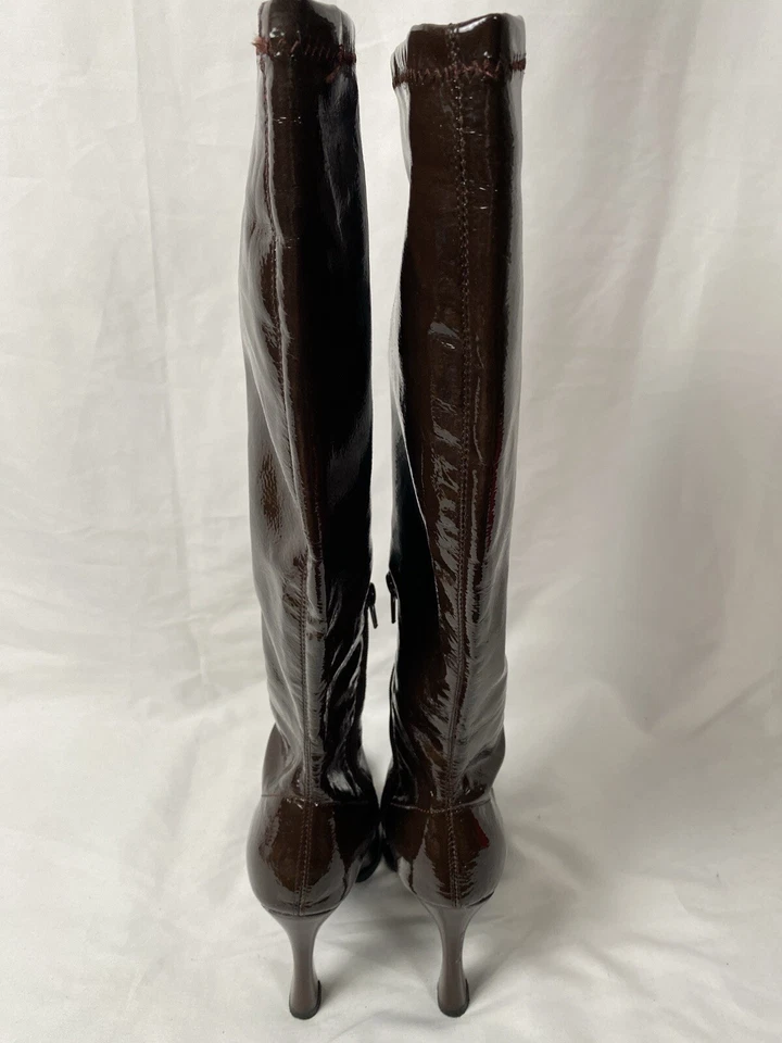 Botas de Tacón Forever 21 Marrón Imitación Charol Talla US 6 Foto 2 de 4