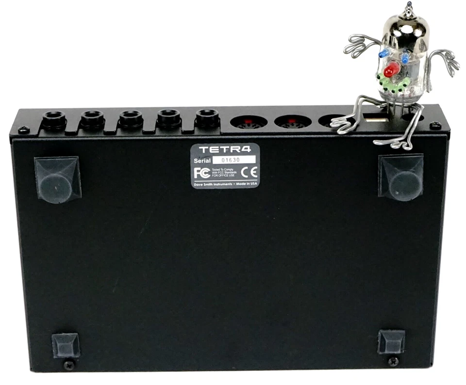 DSI Dave Smith TETRA 4 Synthesizer Desktop + Top Zustand + 1 Jahr Garantie - Bild 3 von 4
