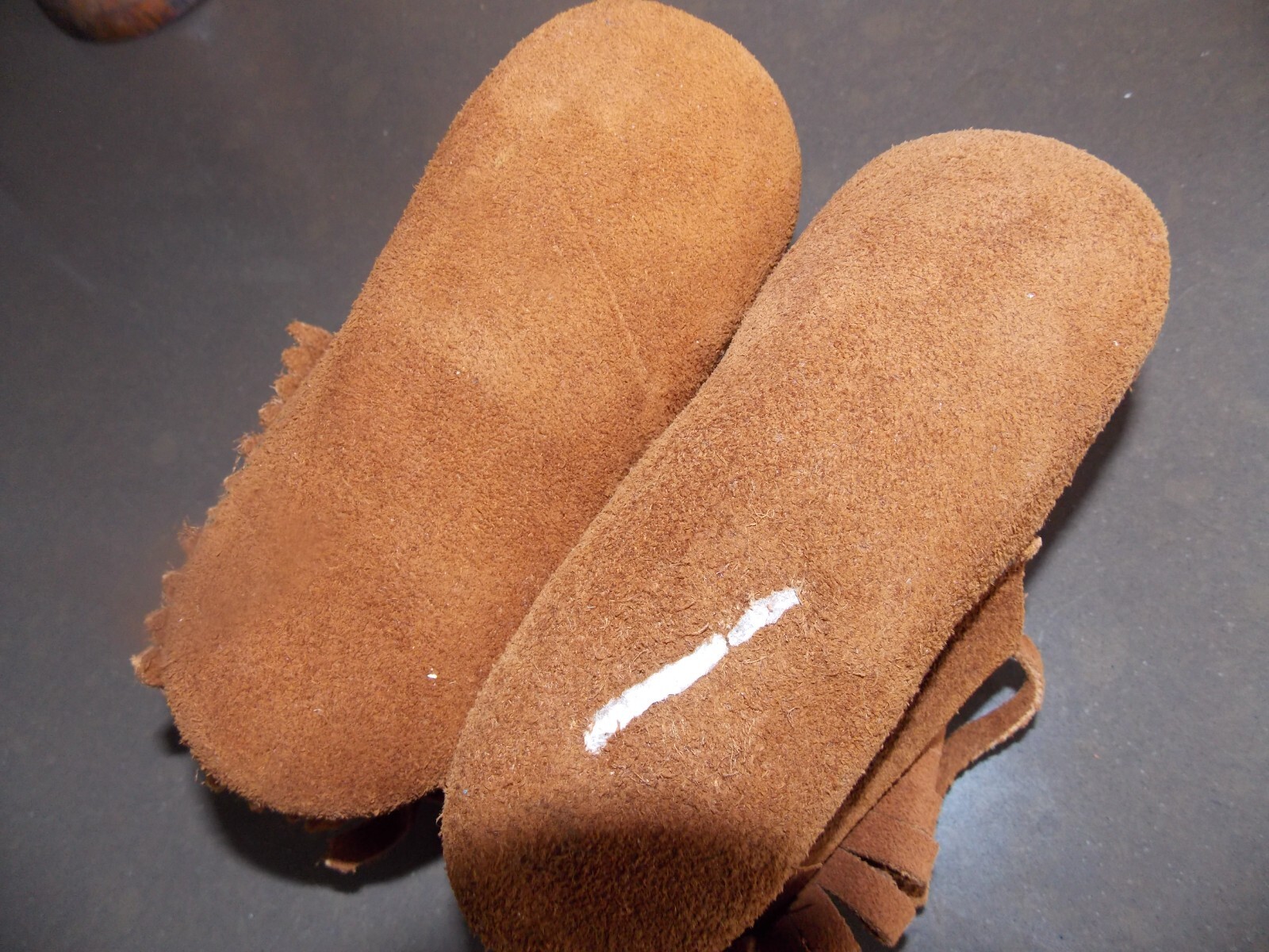 MINNE TONKAS CHILD Brown Leather moccasins --6" long- size 8