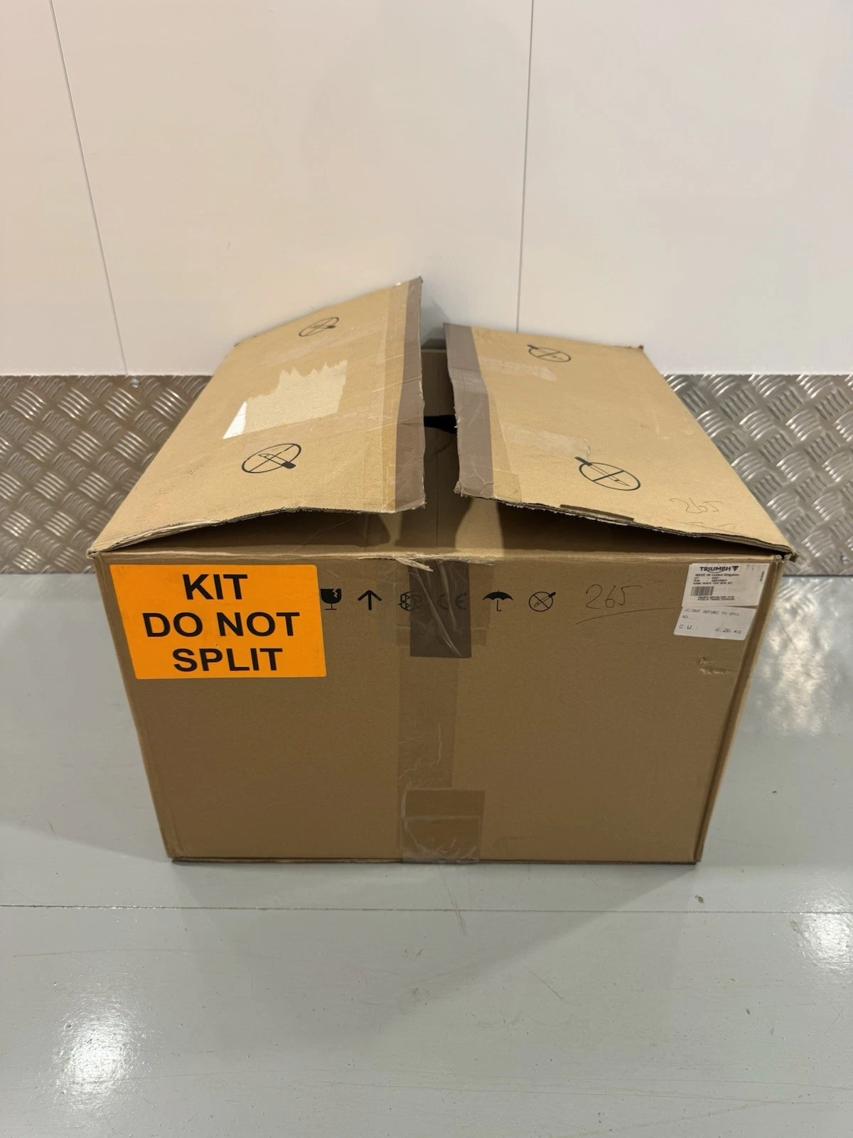 Triumph Scrambler 400 Semi Rigid Top Box Kit A9510901 Brand New In Box 2