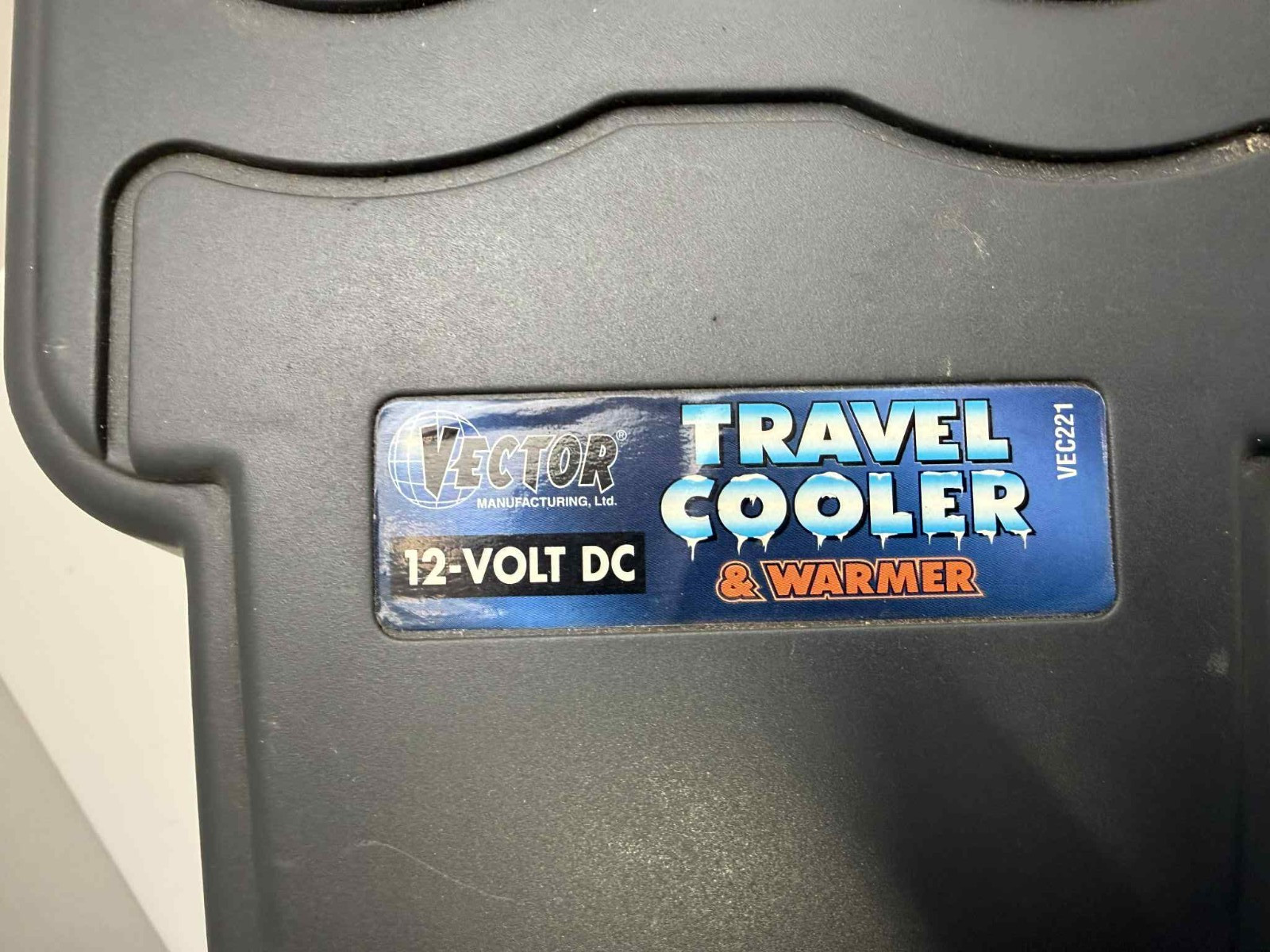 Vector 12-Volt DC Travel Cooler and Warmer VEC221