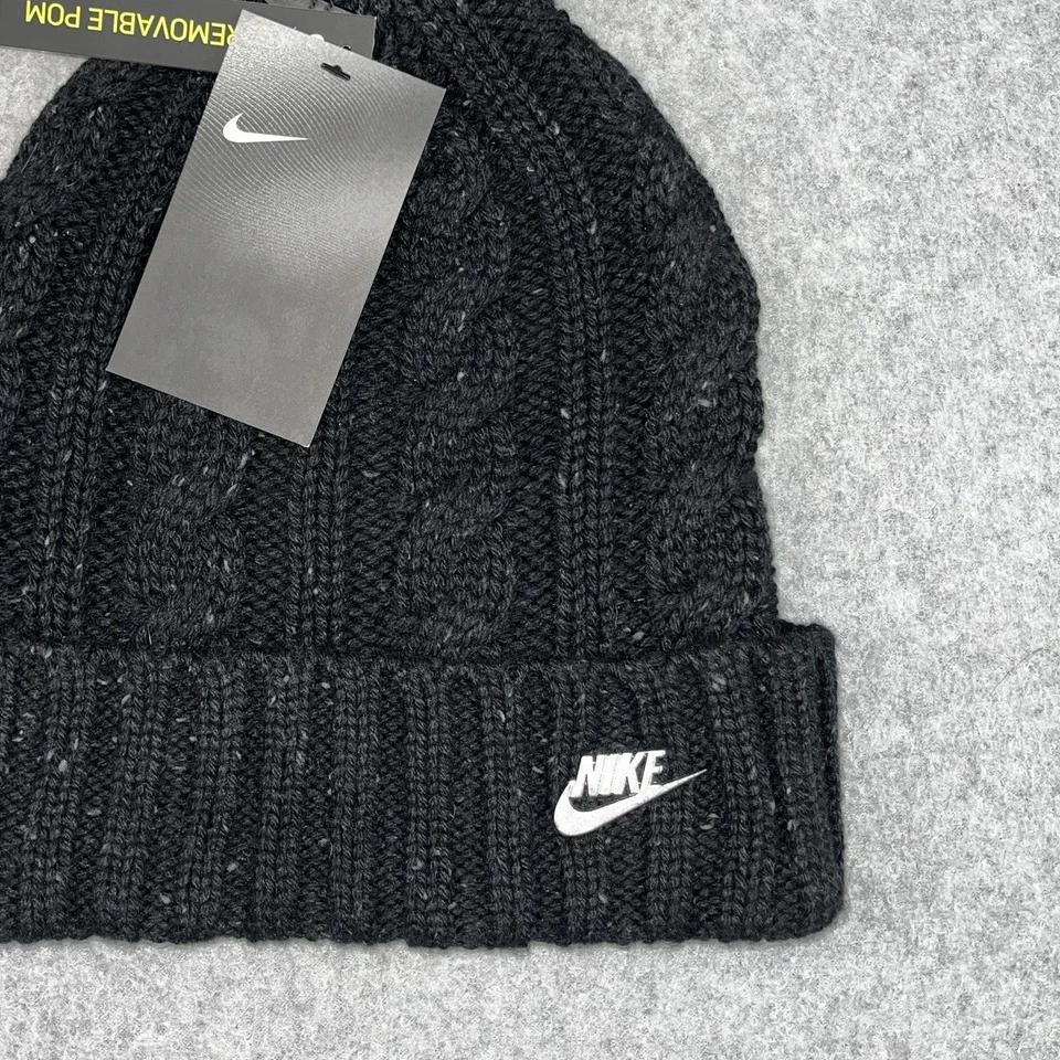 Gorro para mujer Nike tejido con cable con puños logotipo de metal extraíble pompón S235 Nuevo de Lote Antiguo Foto 2 de 4
