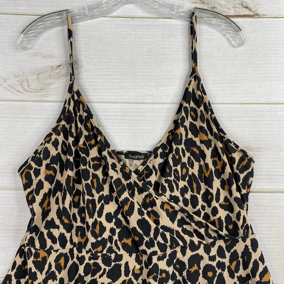 Boohoo Mameluco Corto Mujer 16 Estampado Animal Guepardo Shortall Sin Mangas Imitación Envoltura Foto 2 de 4